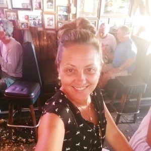 Meet your Posher, Defne